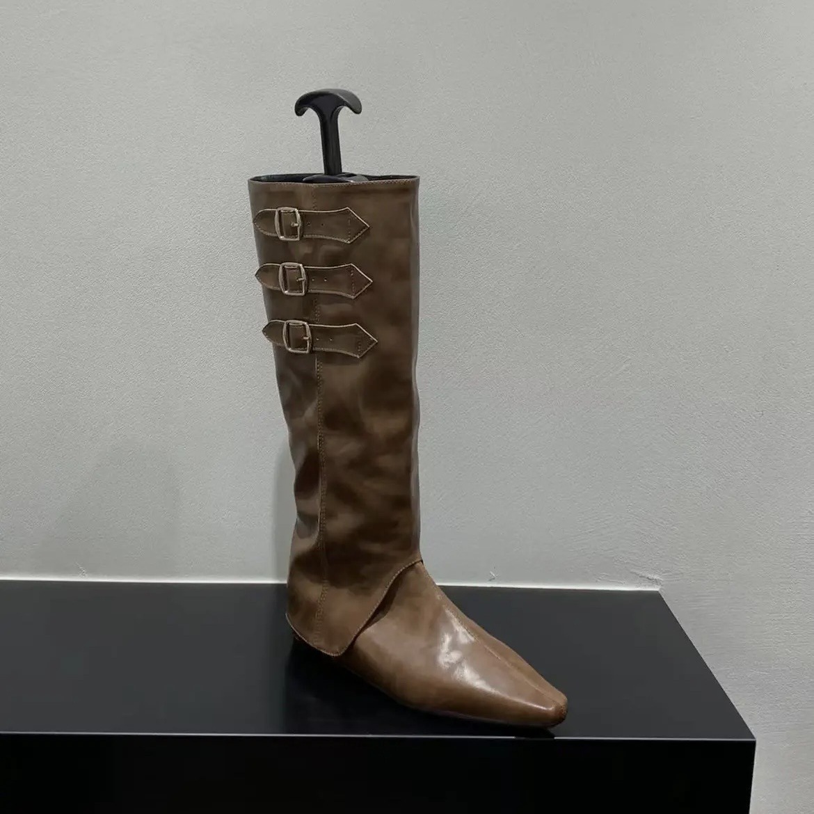 Interior height increased pointed Western cowboy boots for autumn and winter, retro luxury and sexy women's mid length boots, designer shoes