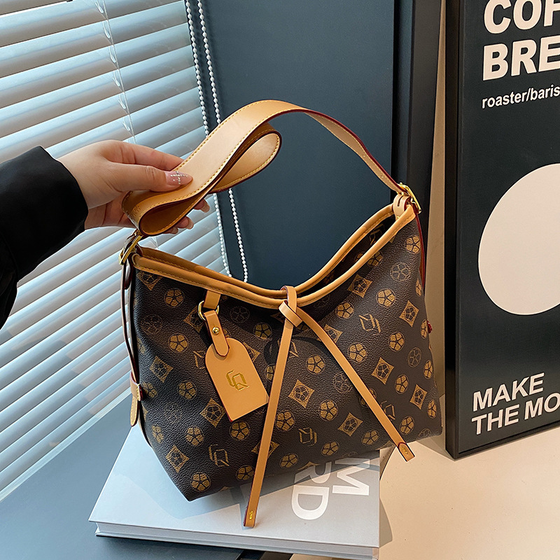 hot Free shipping designer bags for womens Shoulder Ladies fashionable commuting shoulder bag casual