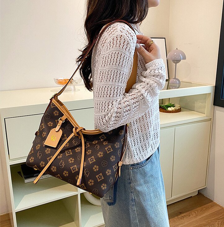 hot Free shipping designer bags for womens Shoulder Ladies fashionable commuting shoulder bag casual