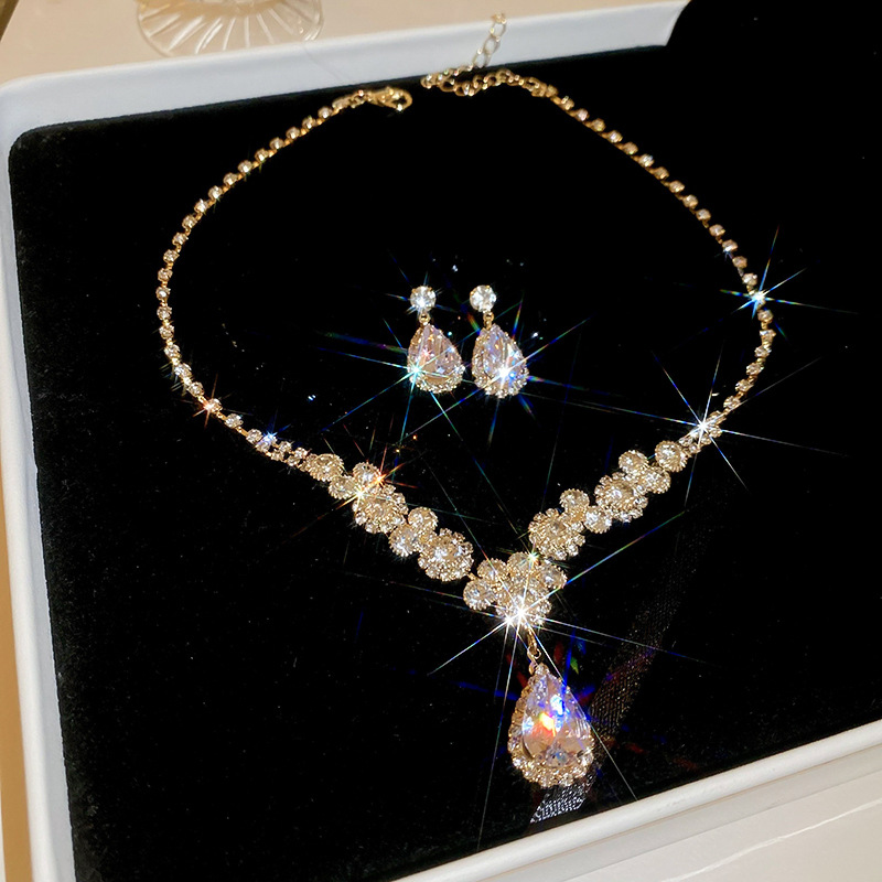 Water Drop Inlaid Diamond Earrings Necklace Light Luxury Fashion Pendant Clavicle Chain Internet Celebrity High-end Jewelry for Women - view 5