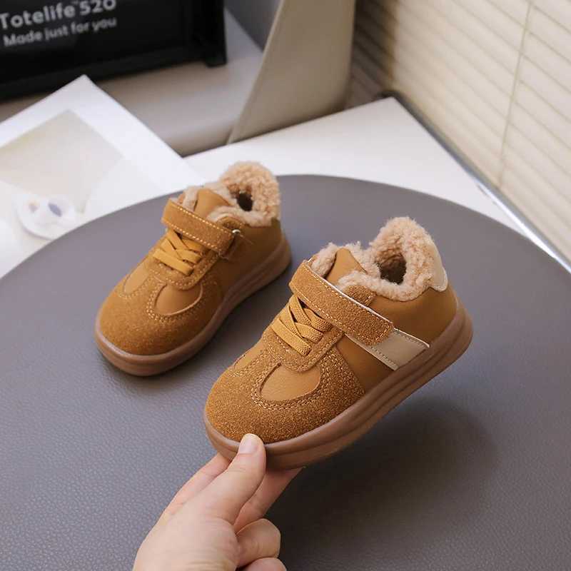 Childrens Velvet Board 2025 AutumnWinter New Sle Boys Casual Girls Fashion Lamb Wool Cotton Shoes 2231 Y251011 XJ260303
