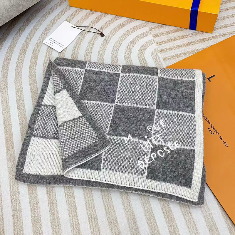 Luxury Designer for Grid letters Elegant Women Scarf Super High Value Hundred Warmth Winter Versatile cashmere nice