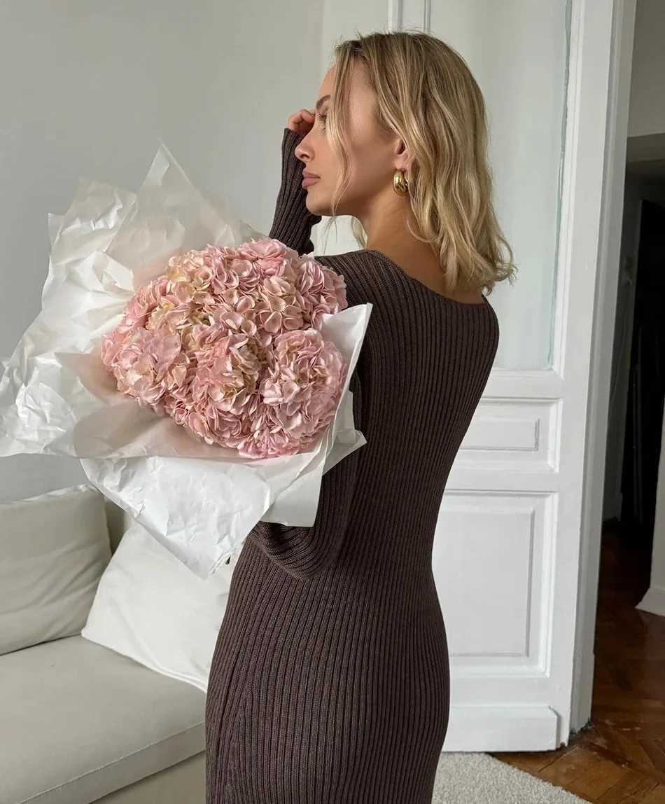 Winter Warm Womens Knitted Dress Elegant V Neck Thick Aline Dress Brown Long Sleeve Vintage Midi Casual Dresses for Women M251013