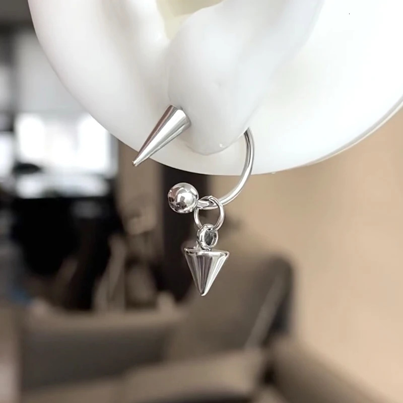 Punk Rivet Earrings for Women Korean Fashion Geometric Earrings Charms Goth Grunge Earrings Accessories Hiphop Fashion Jewelry 251013