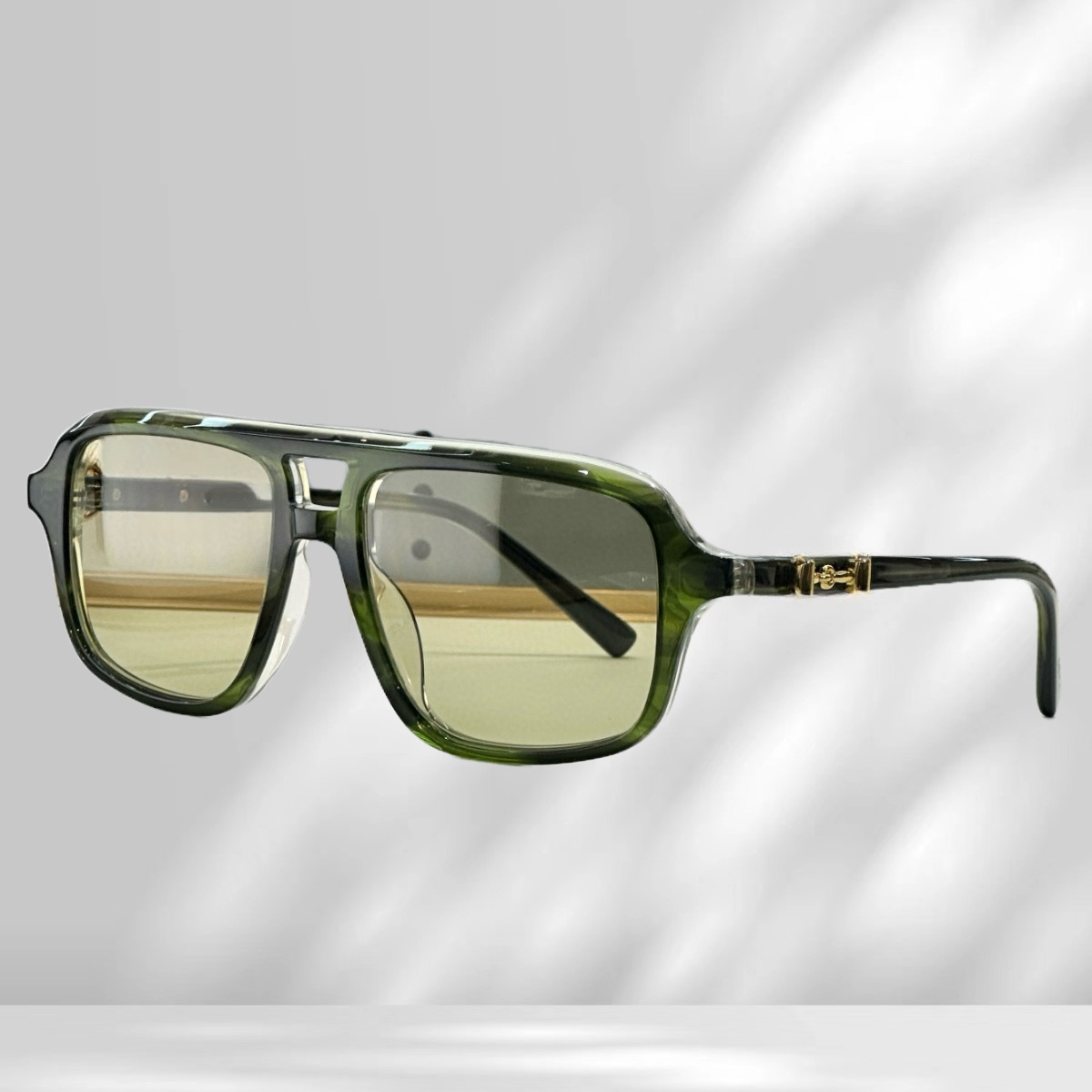 Green glass designer sunglasses for woman temple Spring hinge