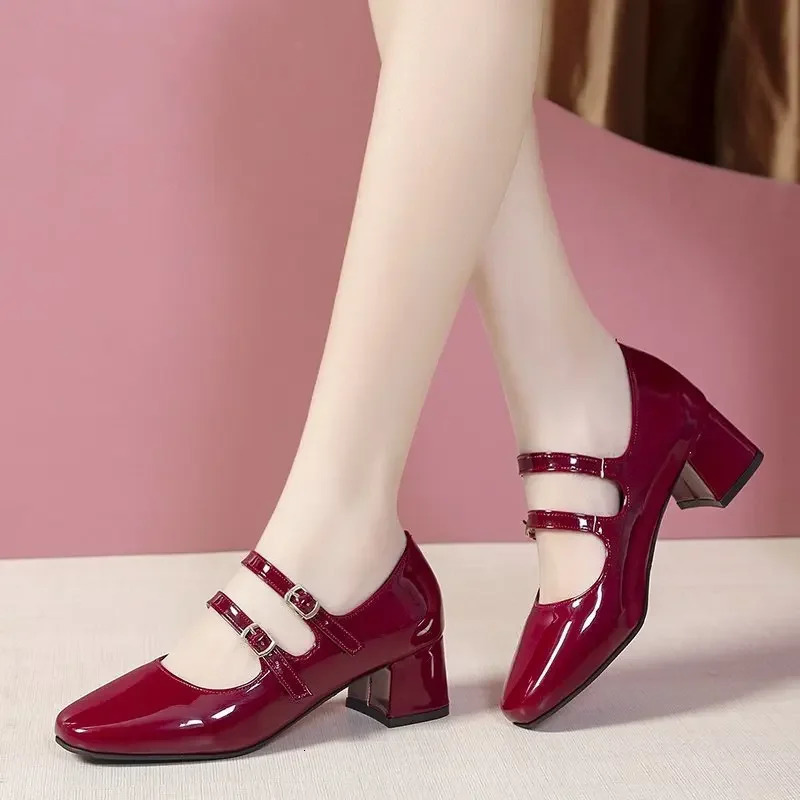 Spring Autumn Women Double Buckle Mary Janes Shoes Patent Leather Dress Shoes High Heels Pumps Retro Ladies Shoe Black Red 251010