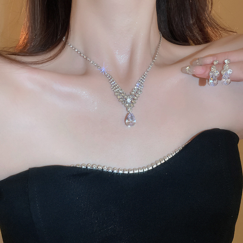 Water Drop Inlaid Diamond Earrings Necklace Light Luxury Fashion Pendant Clavicle Chain Internet Celebrity High-end Jewelry for Women - view 3
