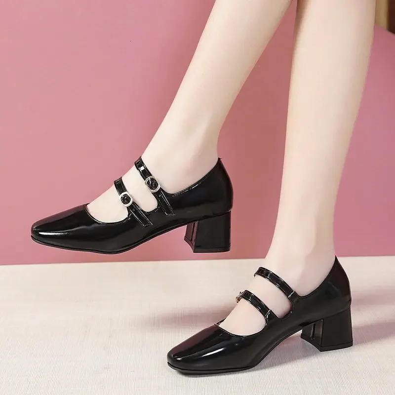 Spring Autumn Women Double Buckle Mary Janes Shoes Patent Leather Dress Shoes High Heels Pumps Retro Ladies Shoe Black Red 251010