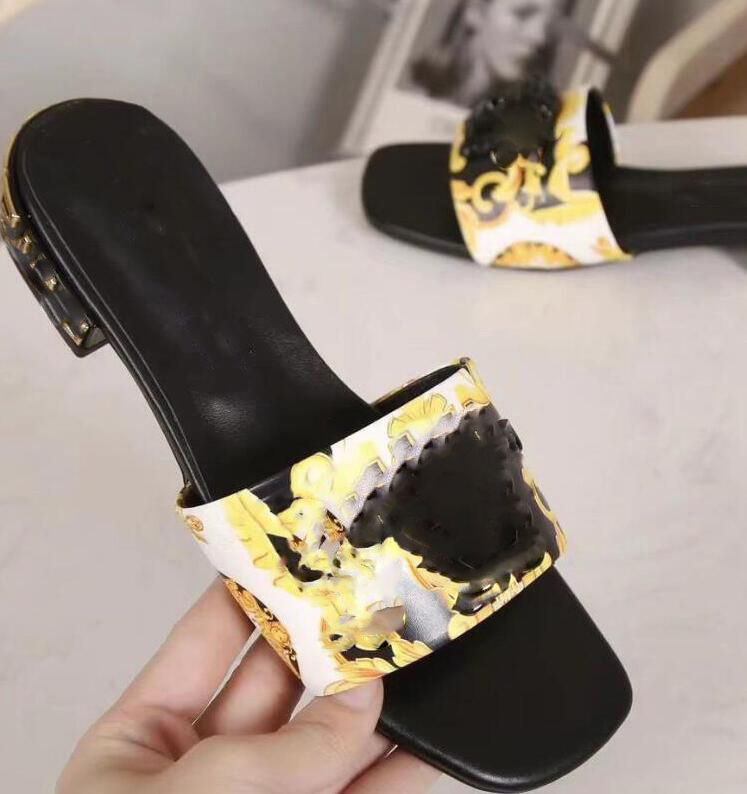 Designer Slippers Flat Shoes Leather Sandals Ladies Beach Sandals