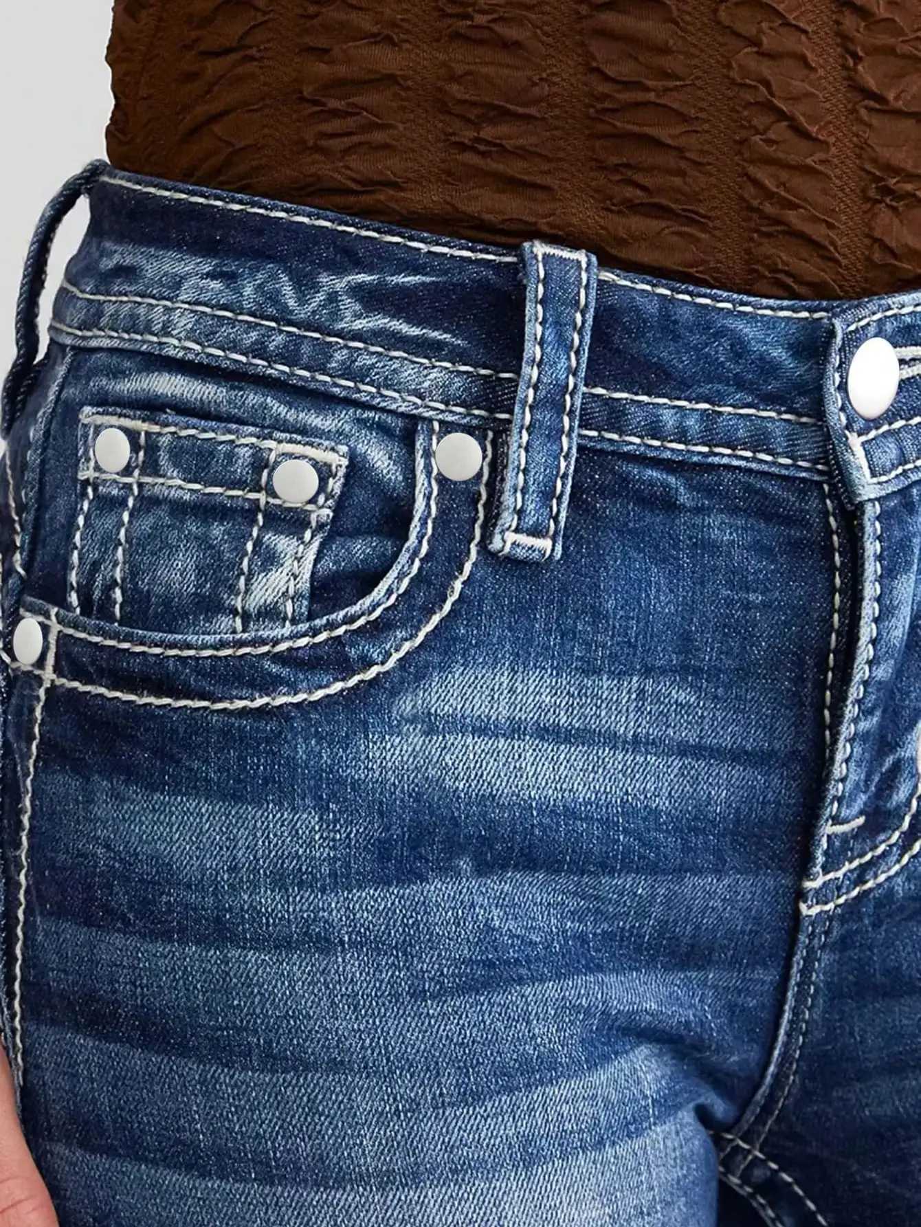 Womens Slim Fit Flare Jeans Stylish and Flattering Bootcut Denim Trousers for a Sleek LookT251013