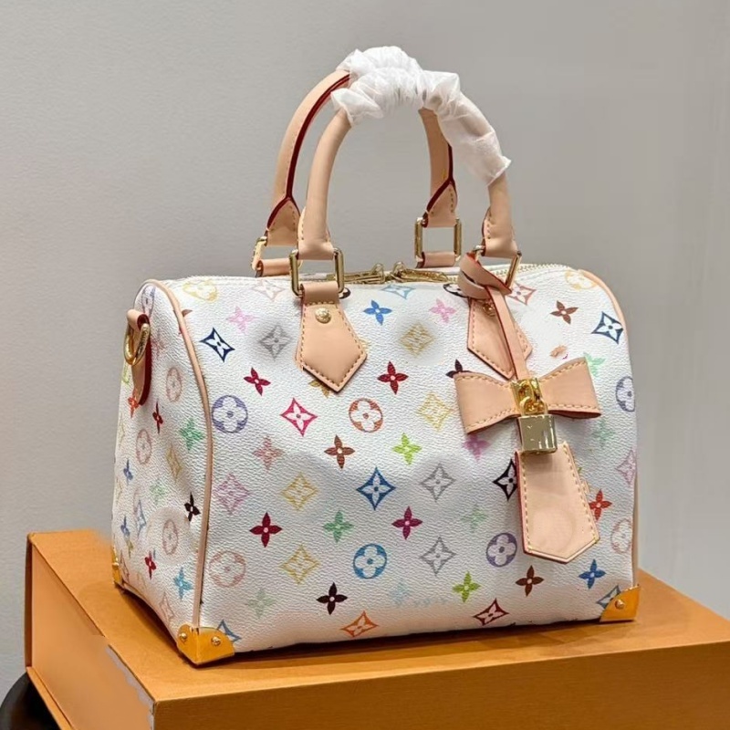 Designer's classic vintage letter handbag fashionable luxurious low-key single shoulder crossbody bag large capacity women's commuting bag