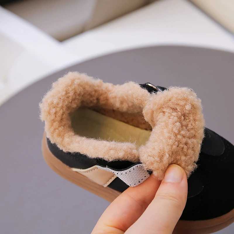 Childrens Velvet Board 2025 AutumnWinter New Sle Boys Casual Girls Fashion Lamb Wool Cotton Shoes 2231 Y251011 XJ260303