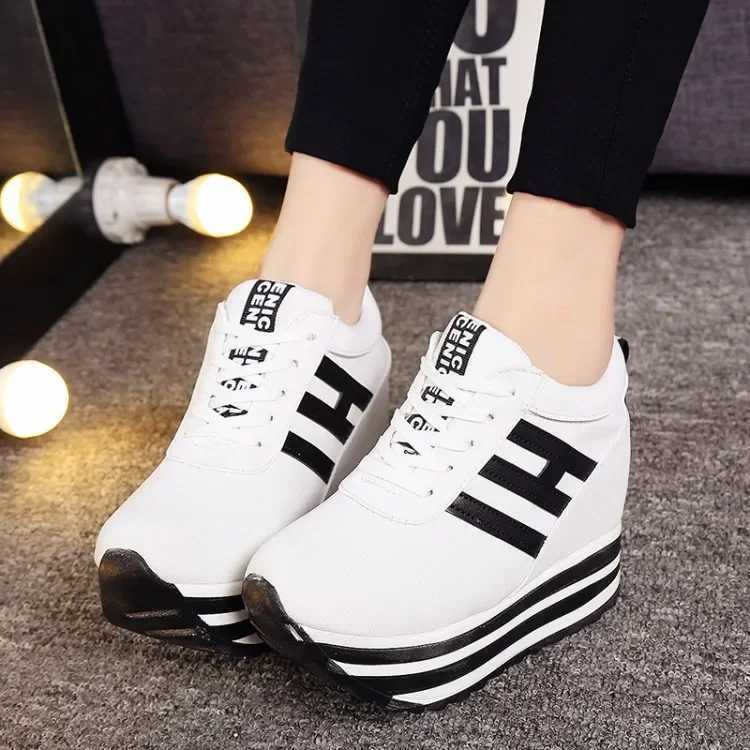 The New Fashion Platform Shoes for Women 2023 Comfortable Nonslip Women Boots Casual Flats Designer Shoes Chunky Sneakers Z251013