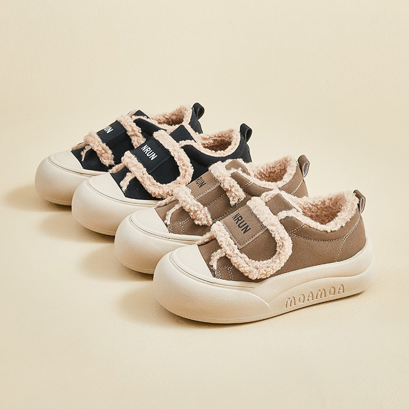 Plus free shipping 2025 winter wool thick bottom white shoe new female students increased leisure sports sandals