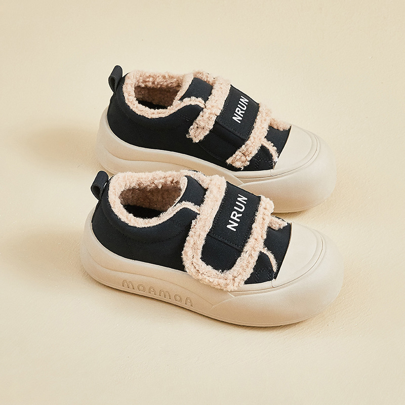 Plus free shipping 2025 winter wool thick bottom white shoe new female students increased leisure sports sandals