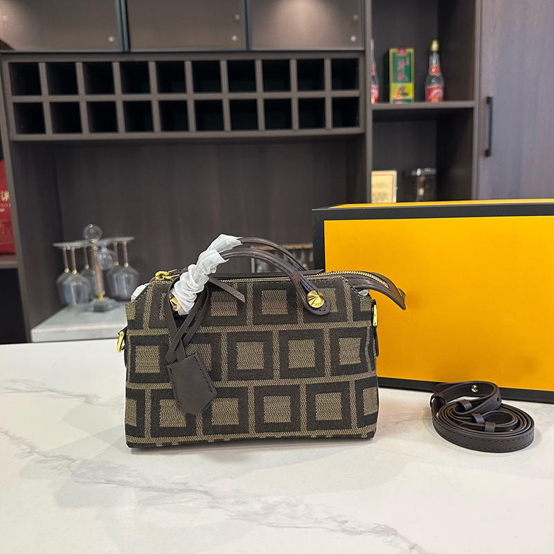 Vintage Designer Bag High Quality Luxury Bag For Women Men Check Pattern Shoulder Crossbody Bags Casual Commute Makeup Purse