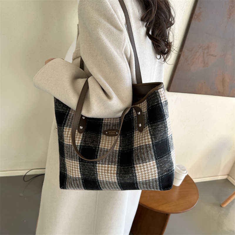 Niche Tote Bag for Women 2023 New Plaid Shoulder Bag Versatile Bag Trendy Plaid Underarm Bag H251013