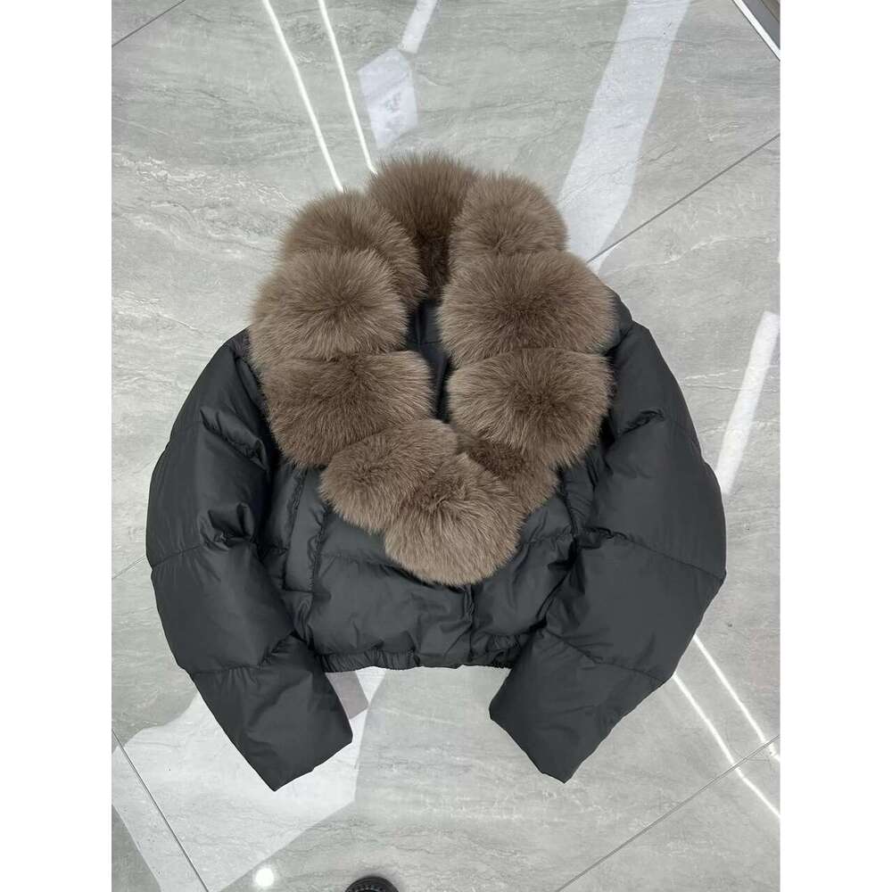 Winter New Women's Short Fashionable Warm Down Jacket With Stylish Oversized Fox Fur Collar B5
