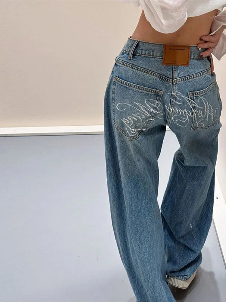Spring High Waist Straight Leg Denim Pant For Woman Back Pockets Stitching Rhinestone Detail Ladies Simple Washed Blue Trousers 251013