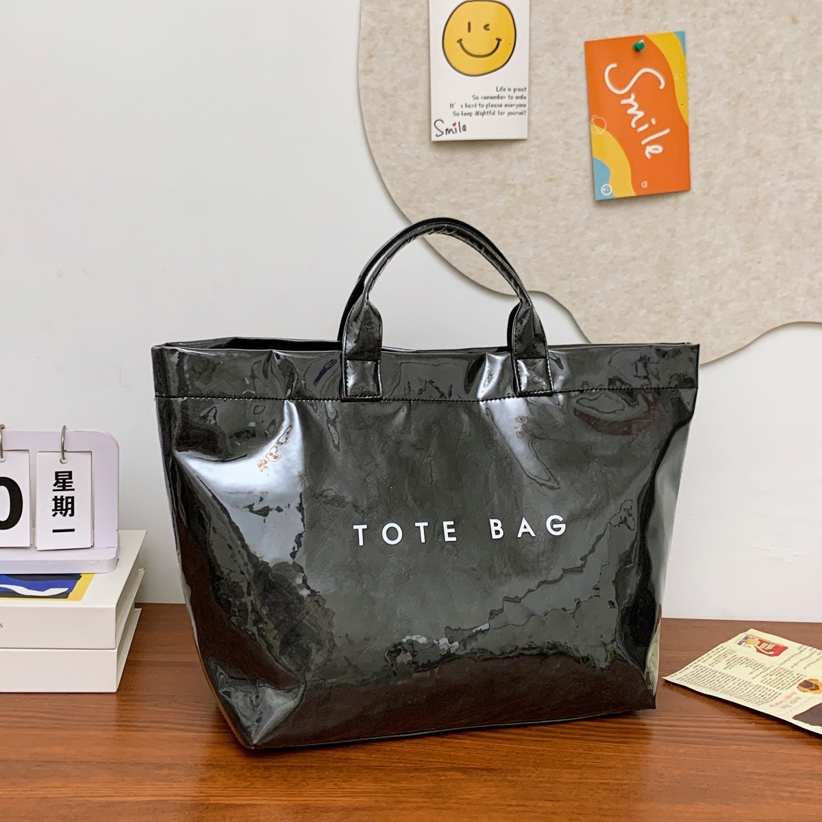 Chic PreppyStyle Large Capacity Tote Bag Lightweight PVC Kraft Paper With Magic Tape Closure 250917
