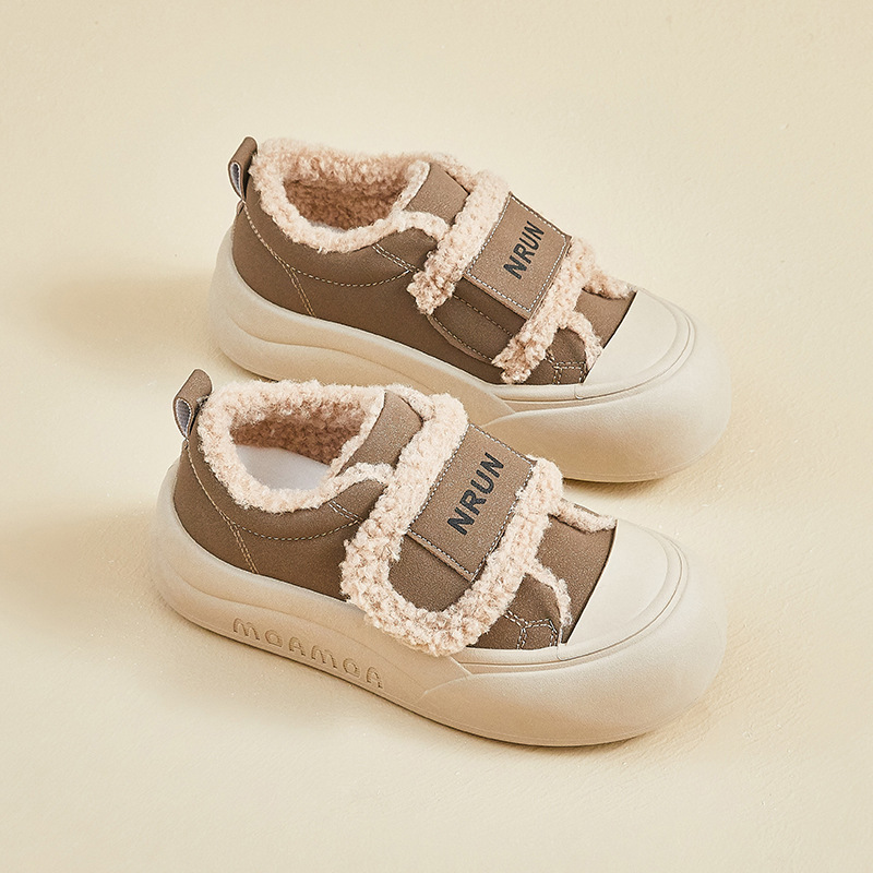 Plus free shipping 2025 winter wool thick bottom white shoe new female students increased leisure sports sandals