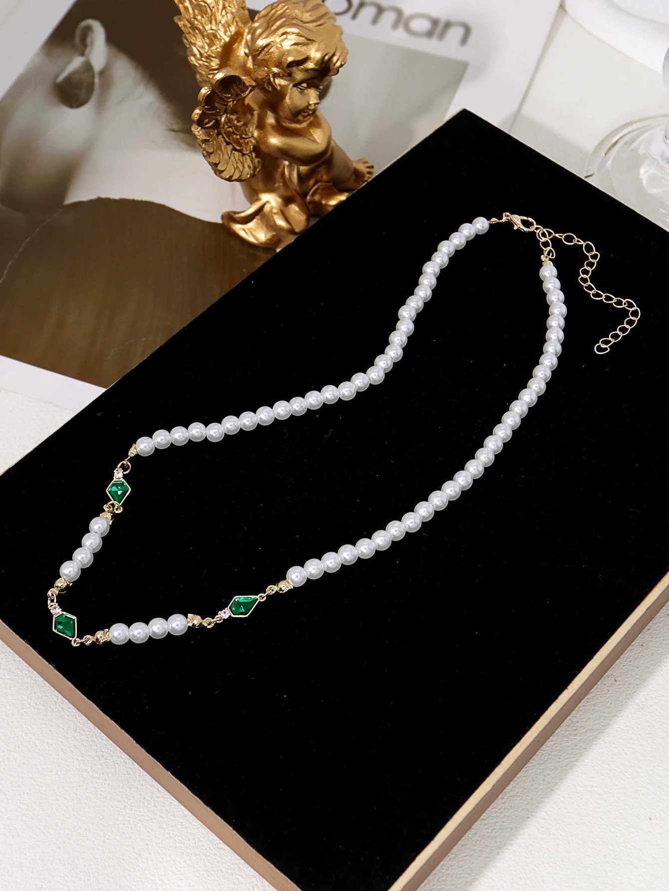 Vintage Charm Green Zircon Inlaid Imitation Pearl Necklace for Mens Casual JewelryL251013