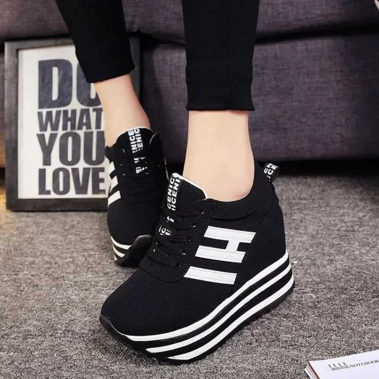 The New Fashion Platform Shoes for Women 2023 Comfortable Nonslip Women Boots Casual Flats Designer Shoes Chunky Sneakers Z251013