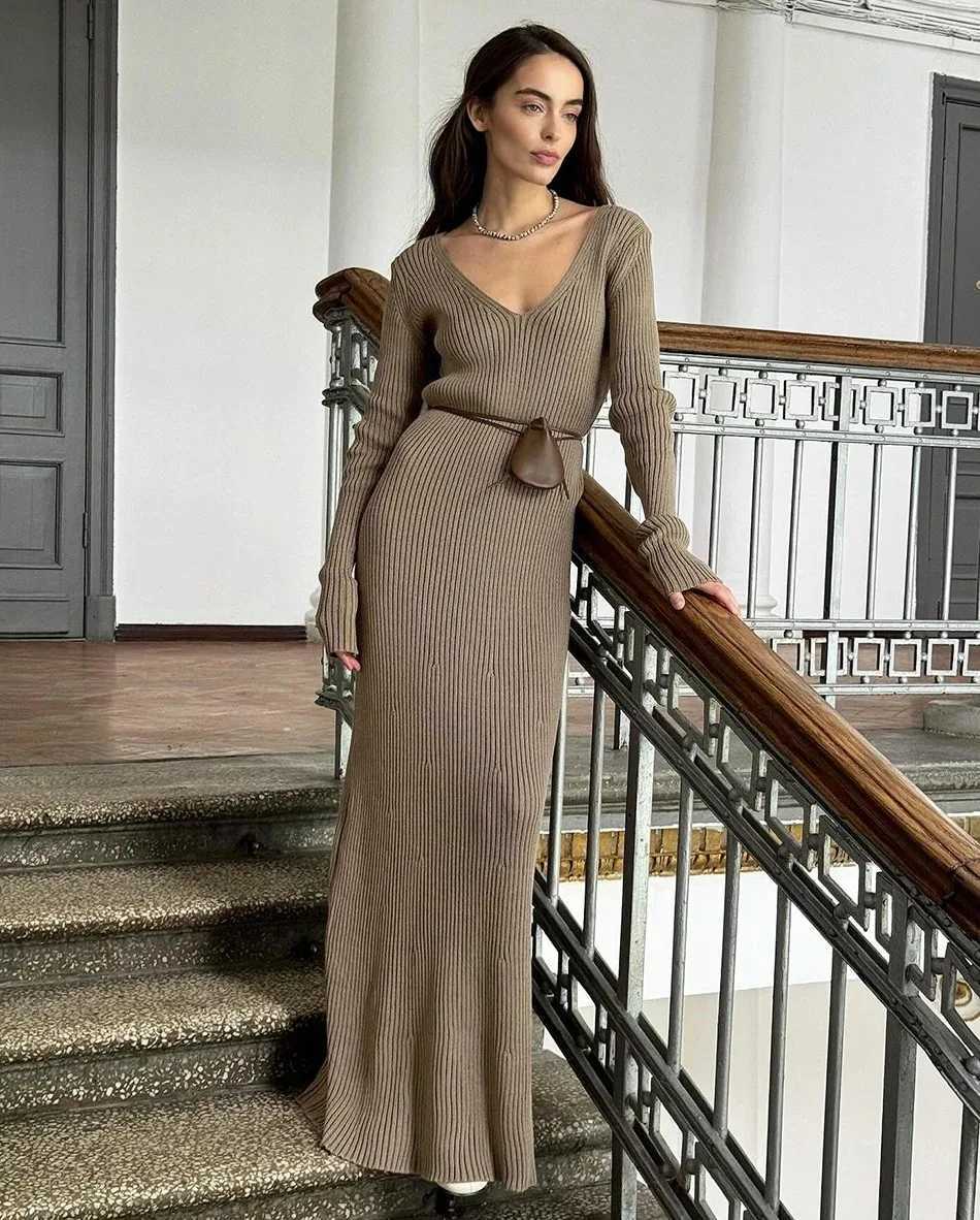 Winter Warm Womens Knitted Dress Elegant V Neck Thick Aline Dress Brown Long Sleeve Vintage Midi Casual Dresses for Women M251013