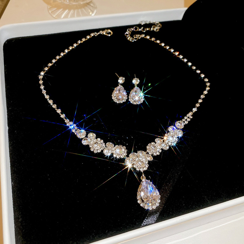 Water Drop Inlaid Diamond Earrings Necklace Light Luxury Fashion Pendant Clavicle Chain Internet Celebrity High-end Jewelry for Women - view 6