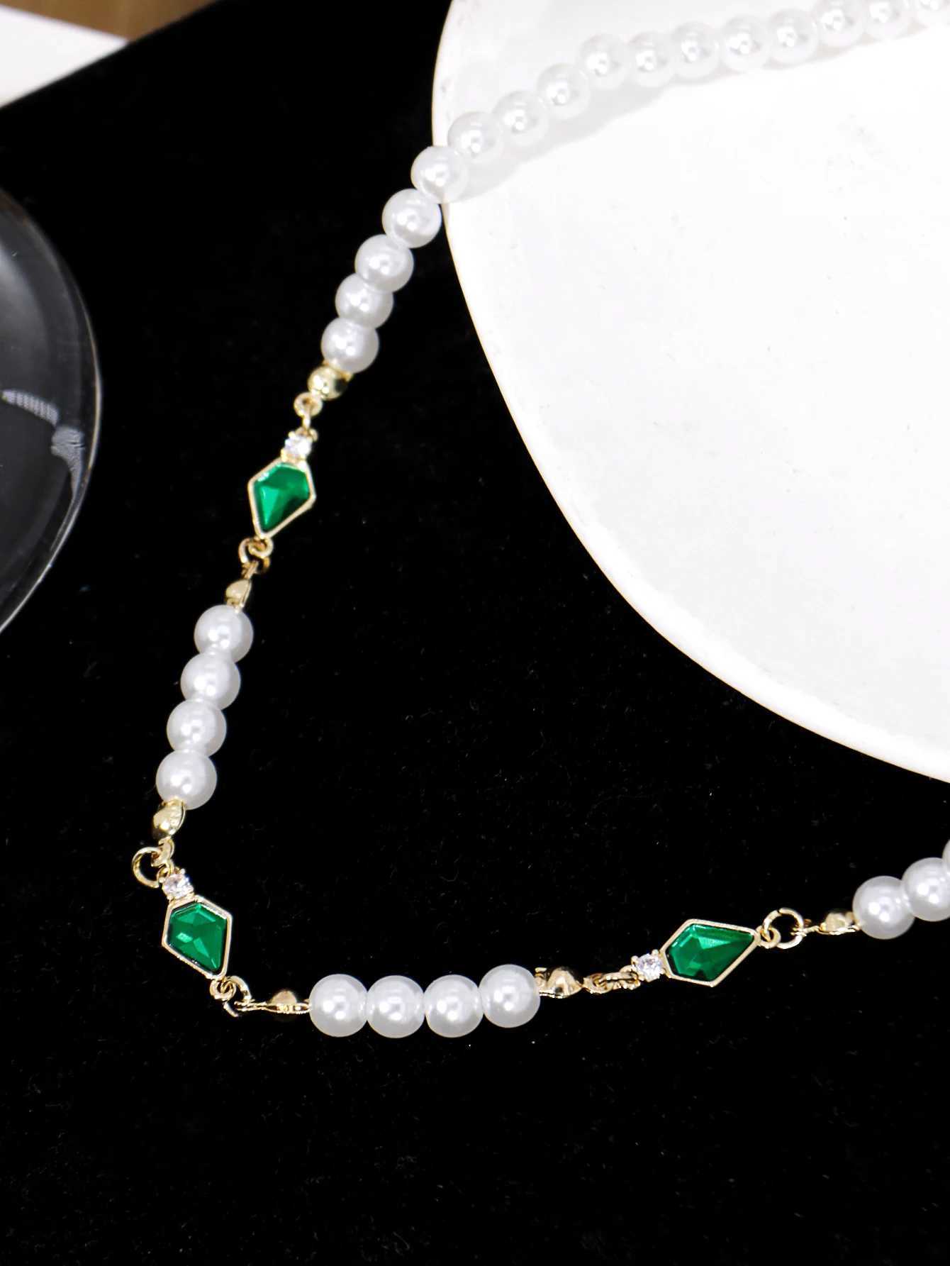 Vintage Charm Green Zircon Inlaid Imitation Pearl Necklace for Mens Casual JewelryL251013
