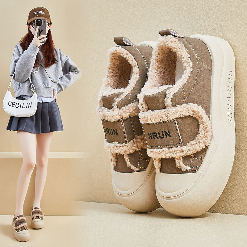 Plus free shipping 2025 winter wool thick bottom white shoe new female students increased leisure sports sandals