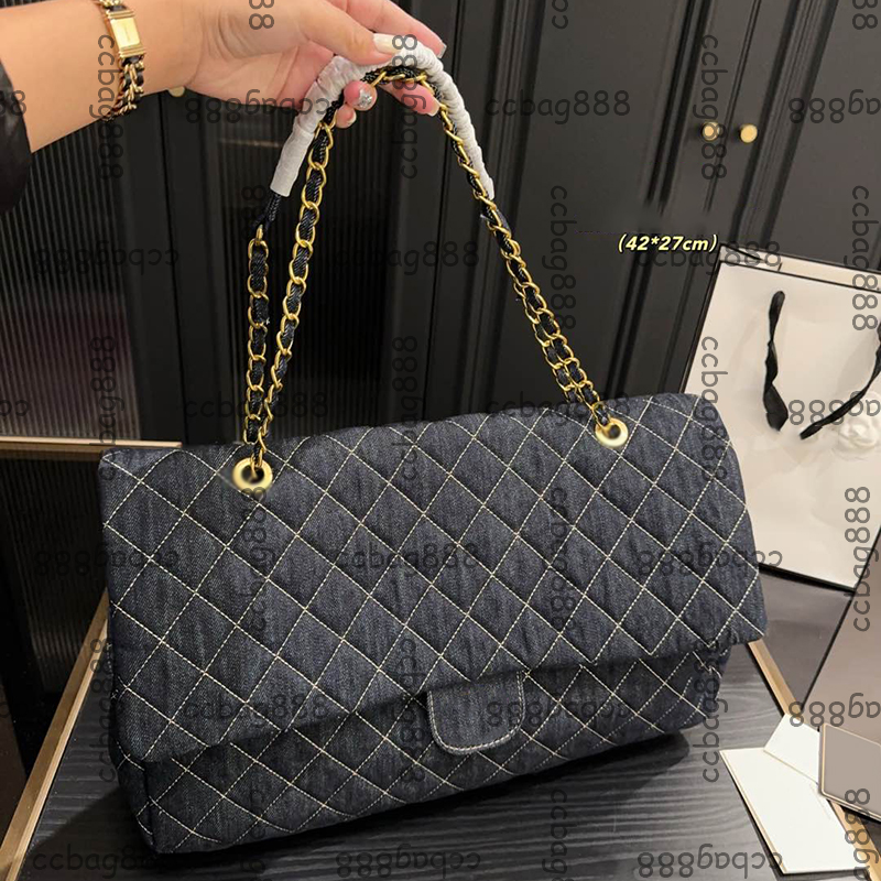 Ladies Designer Vintage Denim Black Blue Maxi XXL Airport Bag Gold Metal Hardware Matelasse Chain Crossbody Shoulder Handbag Large Capacity Travel Luggage 42X27CM