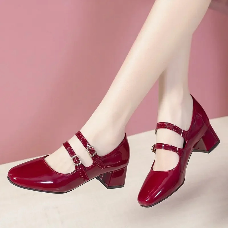 Spring Autumn Women Double Buckle Mary Janes Shoes Patent Leather Dress Shoes High Heels Pumps Retro Ladies Shoe Black Red 251010