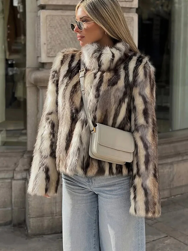 Retro Lapel Faux Fur Printed Coat Women Chic Casual Plush Single Breasted Jackets Coats Female 2025 Versatile Street Outwear 251029