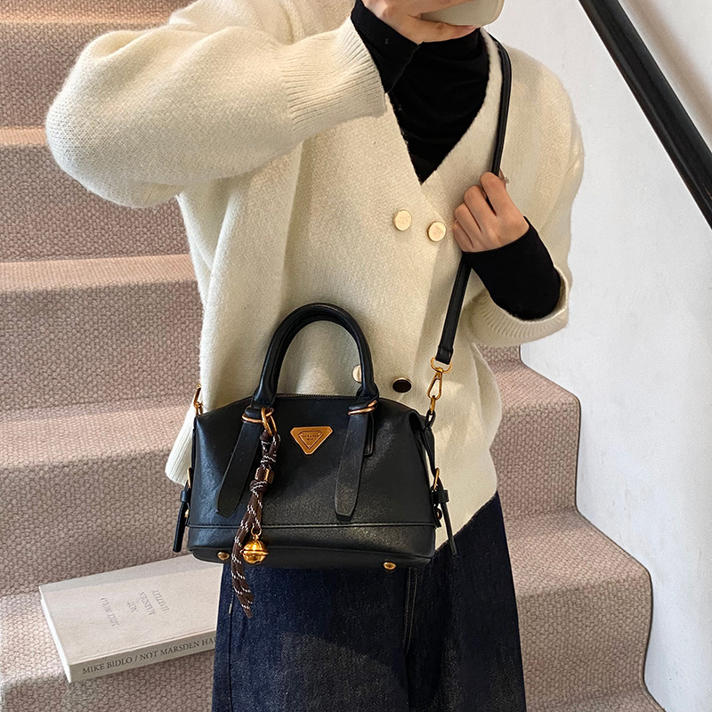 Free shipping designer Cross Body New bag fashionable versatile crossbody handbag trendy women bag Classic Elegant