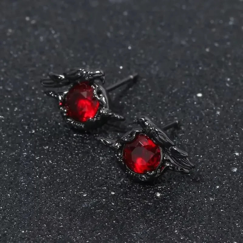 Anime Game Love and Deep Space Black Crow Earrings Red Gemstone Crow Earring Gift for Friend Party Accessories Cosplay Props 251013