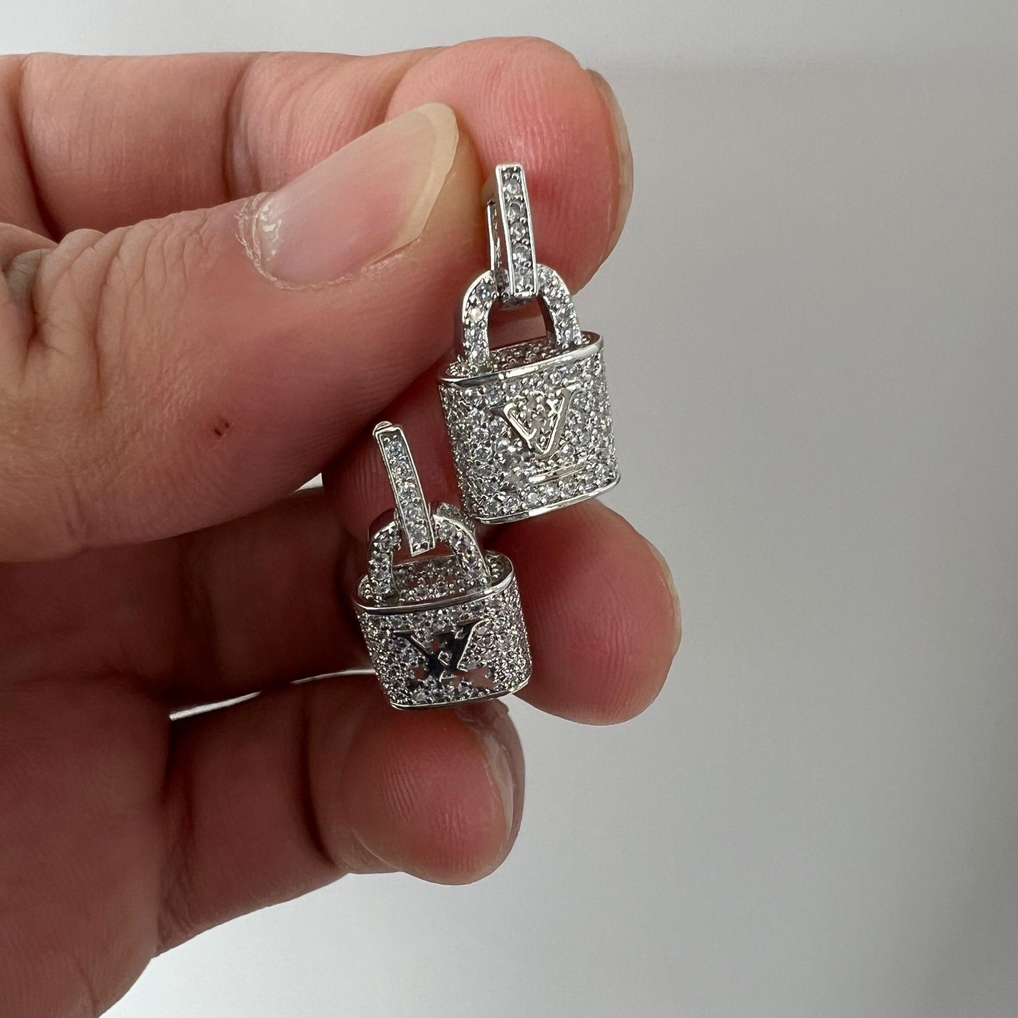 316L Stainless steel Full diamond micro inlay V lock stud Women girls 18K gold silver Fashion Earrings Designer Studs Top Quality Engagement wedding Earring For Lady