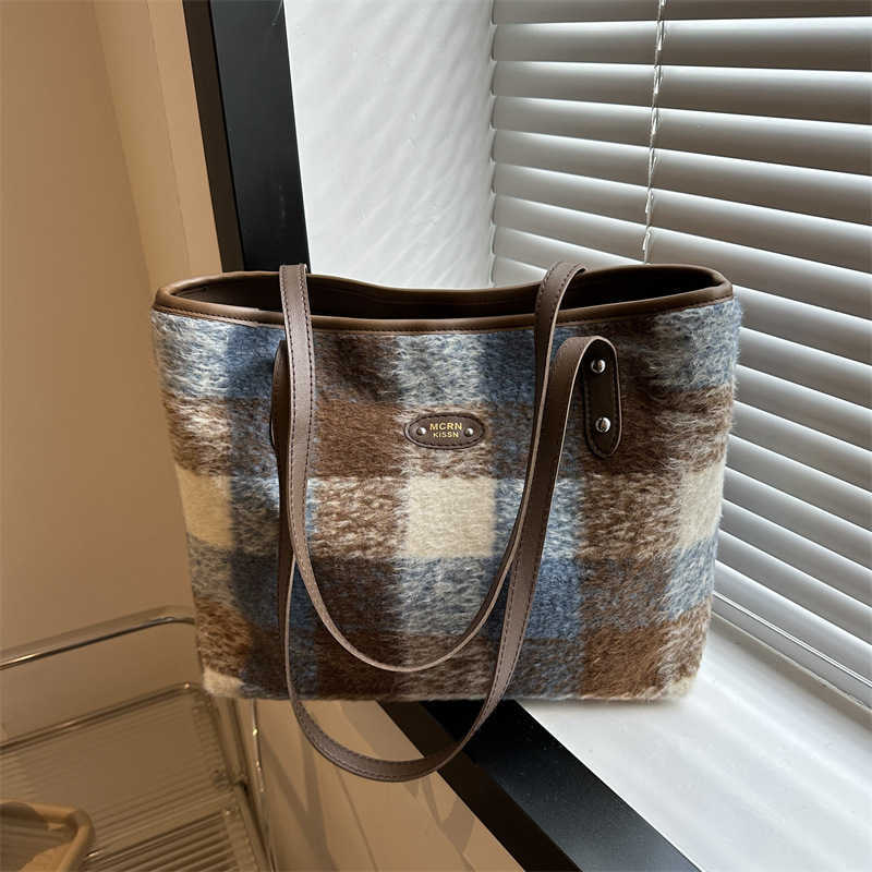 Niche Tote Bag for Women 2023 New Plaid Shoulder Bag Versatile Bag Trendy Plaid Underarm Bag H251013