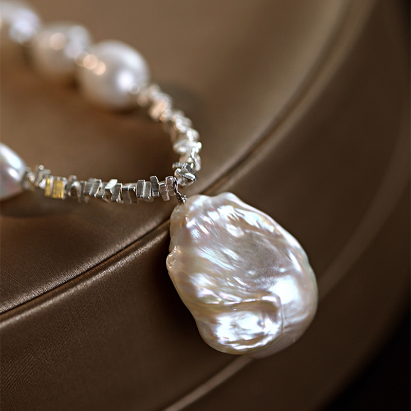 French Baroque Pleated Water Drop Pearl Pendant Necklace Design Sense Beaded Collarbone Chain Niche Simple Women - view 5