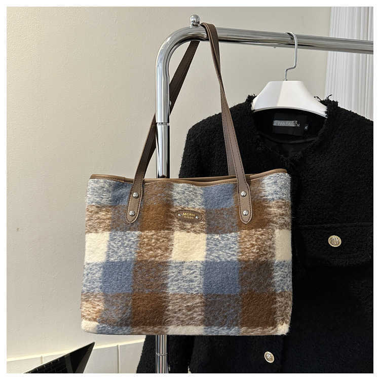 Niche Tote Bag for Women 2023 New Plaid Shoulder Bag Versatile Bag Trendy Plaid Underarm Bag H251013