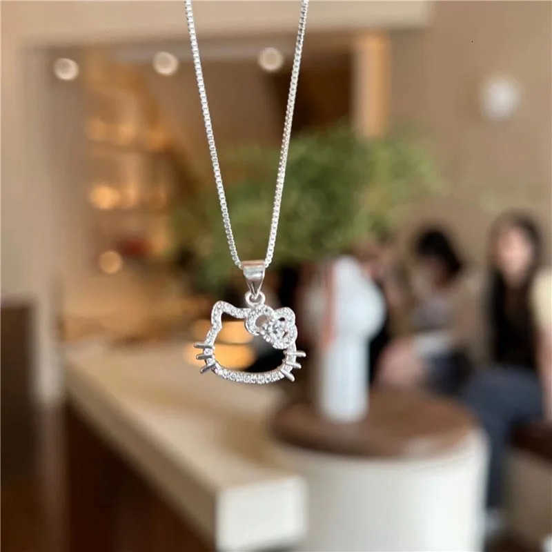 Sanrio Sanrio Hello Kitty Necklace Cute Cartoon Clavicle Chain Pendant Womens Simple White Elegant Jewelry Fashion Friend Couple Gifts H251108
