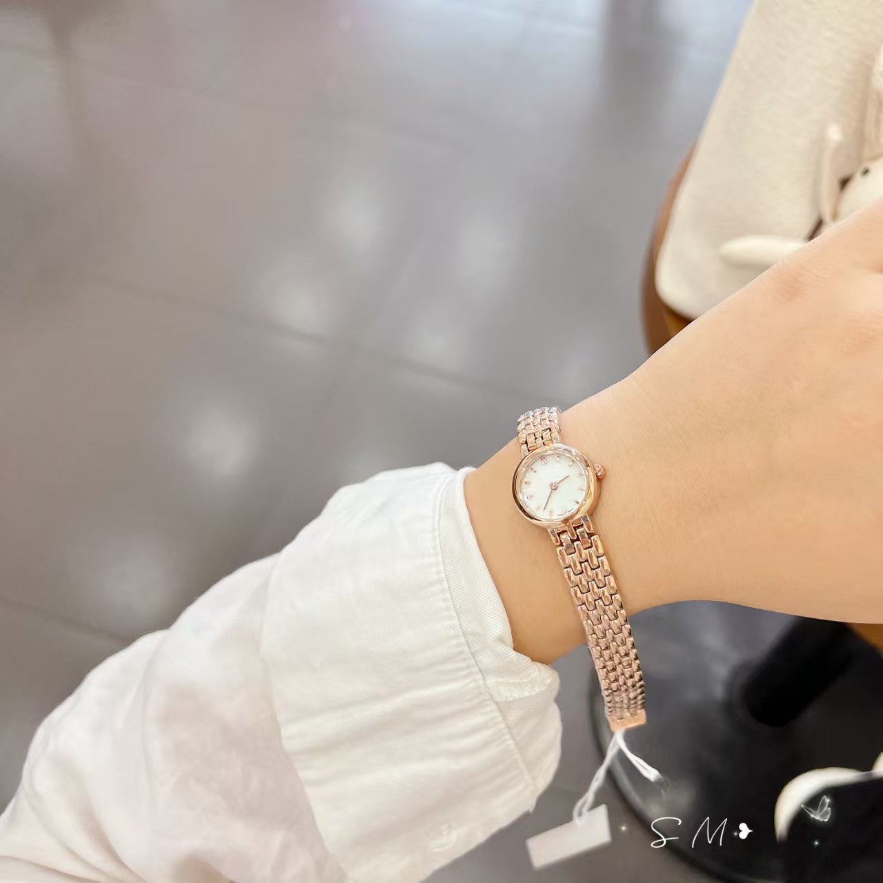 Montre pour femme La délicate et magnifique montre à quartz de la série Little Cutie est une bonne aide pour les femmes pour rehausser leur charm