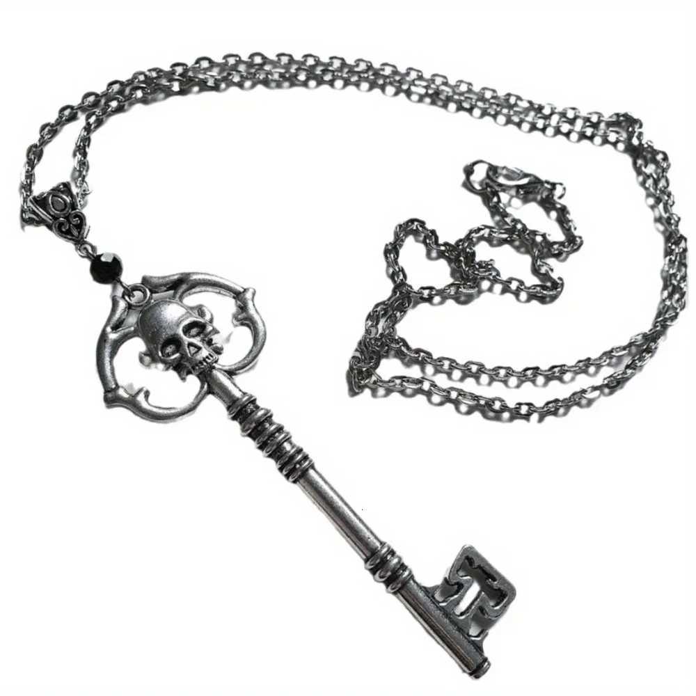 Trendy Europe and The United States Gothic Party Dark Skull Lover Key Necklace designer necklace for jewelry woman necklace designer for women Y2K nec