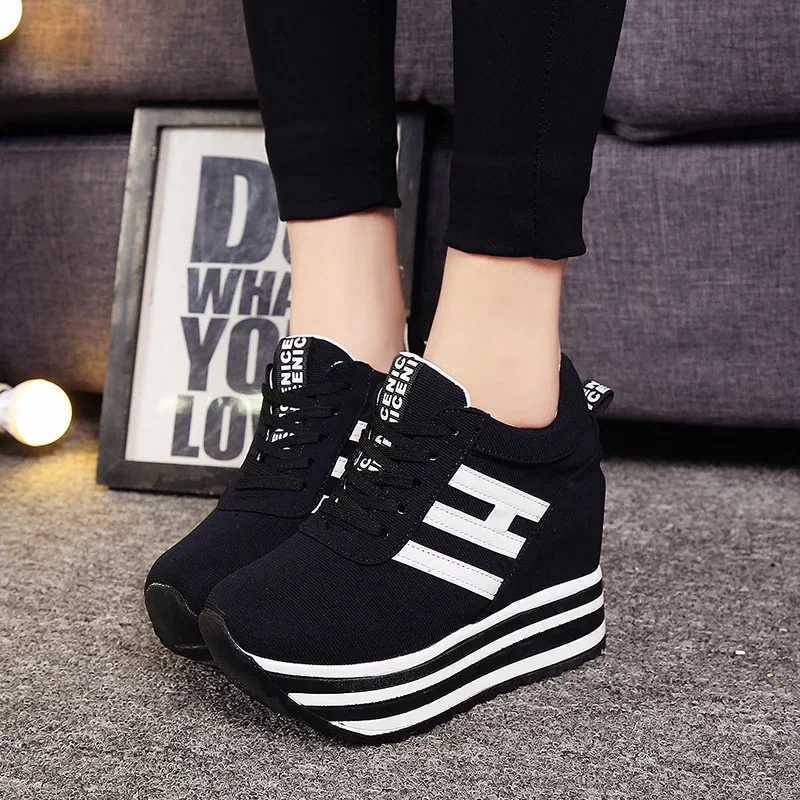 The New Fashion Platform Shoes for Women 2023 Comfortable Nonslip Women Boots Casual Flats Designer Shoes Chunky Sneakers Z251013