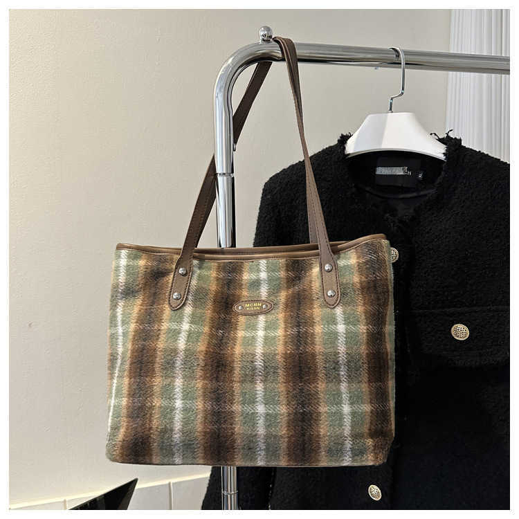 Niche Tote Bag for Women 2023 New Plaid Shoulder Bag Versatile Bag Trendy Plaid Underarm Bag H251013