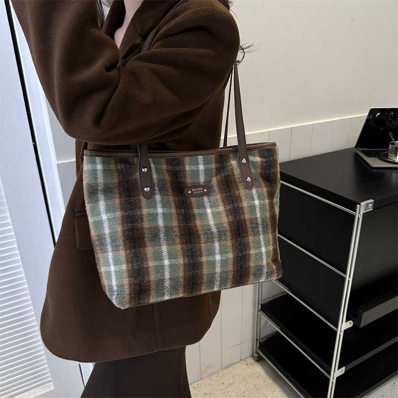 Niche Tote Bag for Women 2023 New Plaid Shoulder Bag Versatile Bag Trendy Plaid Underarm Bag H251013