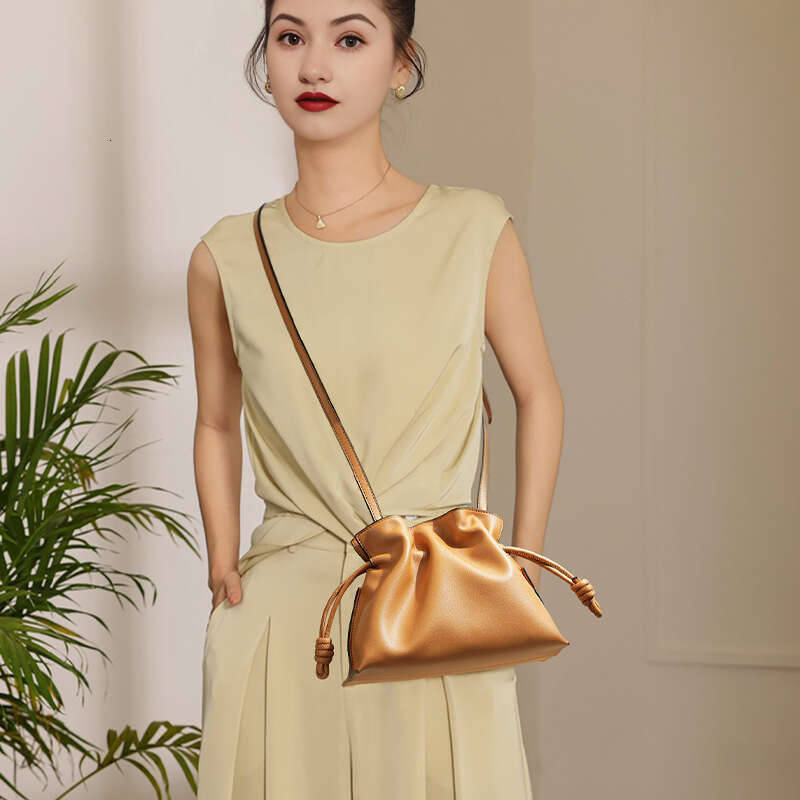 Autumn Winter Classic Flamenco Fashion Lucky Cloud Genuine Leather Drawstring Shoulder Crossbody Small Bucket Bag for Women