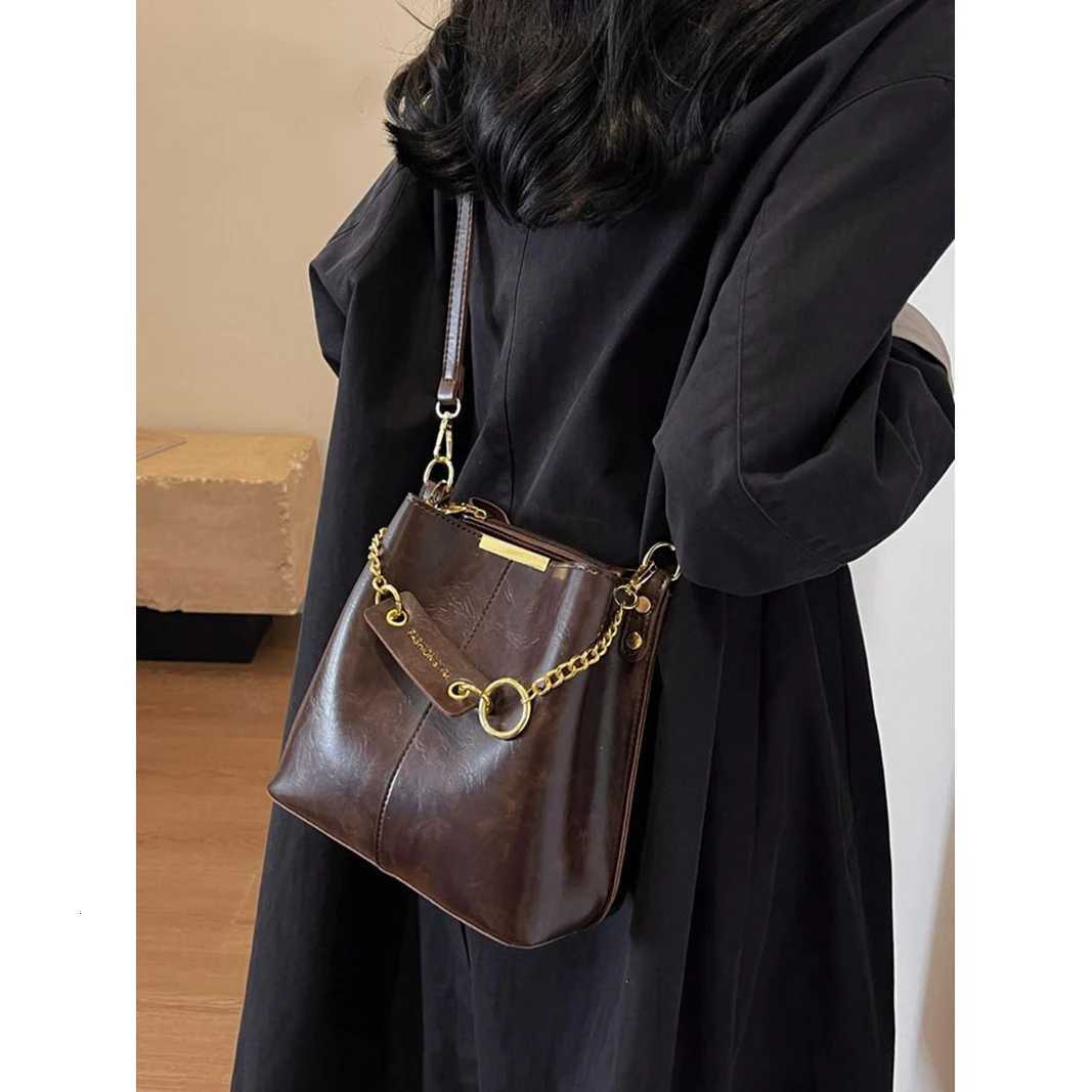 Chain Bucket Bag 2025 Korean Trend Crossbody Handbag Wen PU Leather Shoder Messenger Bag Fem D251014