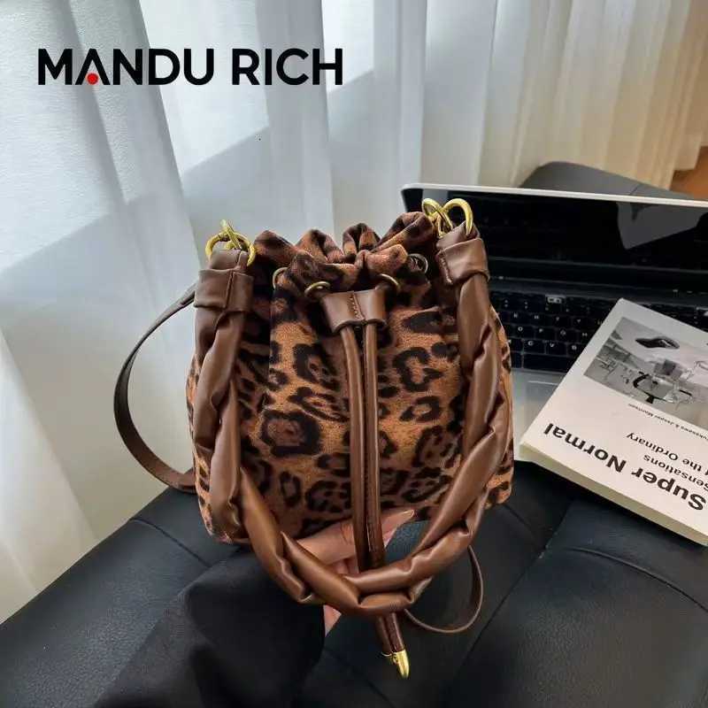 2025 New Deerskin Veet Leopard Print Small Package New Fallwinter Fi Handbag Drstring Bucket Bag Crossbody Bag D251014