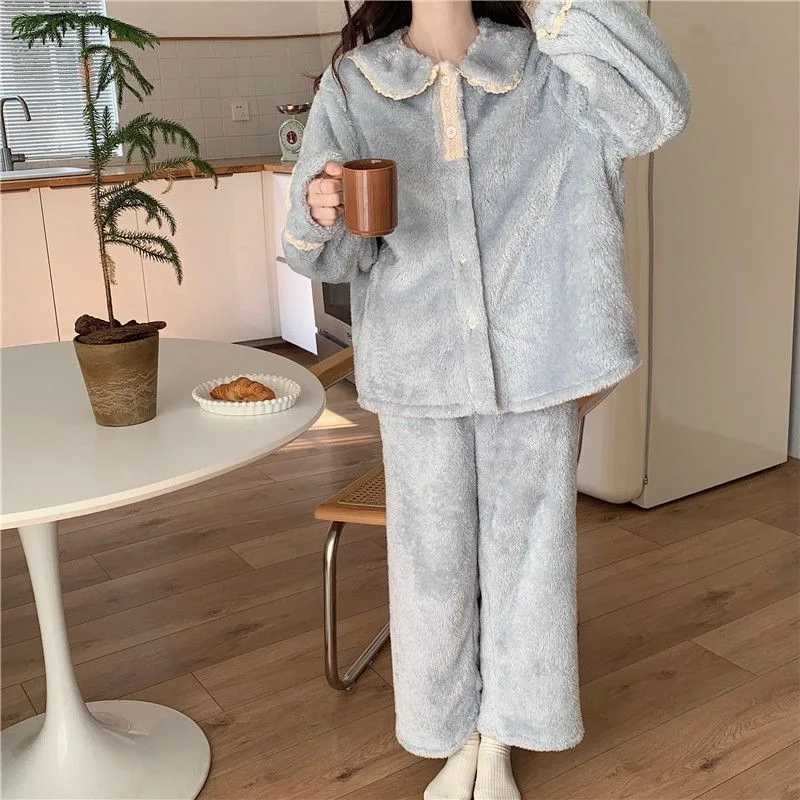 Winter New Womens PrincessStyle Doll Collar Pajamas for Girls and Students Simple and Loose Thickened Plush Warm Home Wear Y251013